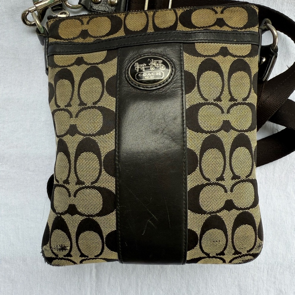 Coach 43976 Sutton Signature Swingpack Crossbody,  Black